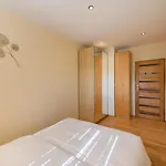 District 2br Airconditioned P By Bookinghost Lejlighed Warszawa