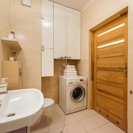 Apartmán District 2br Airconditioned P By Bookinghost *