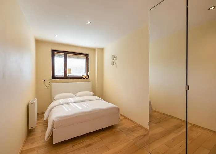 District 2br Airconditioned P By Bookinghost *