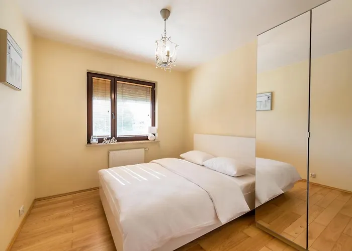 Apartment District 2br Airconditioned P By Bookinghost *