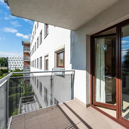 District 2br Airconditioned P By Bookinghost Appartement Varsovie